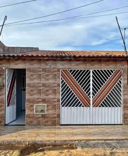 CASA A VENDA PARA PARCELAMENTO E FINANCIAMENTO.