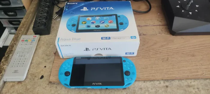 Psvita blue na caixa completo