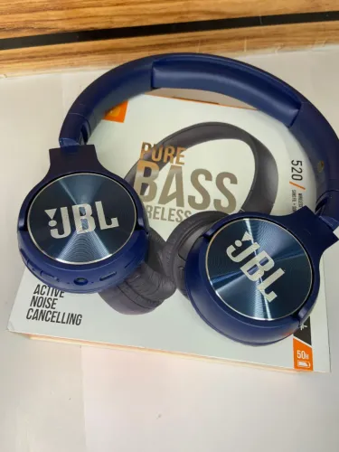 Fone de ouvido Headphone sem Fio Pure Bass 520 jbl azul 