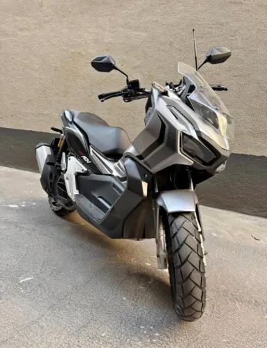 Honda ADV 150 2023 - carenagem intacta - abaixo da FIPE.