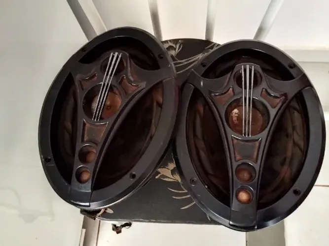 Vendo par de auto falante 6x9da Bomber