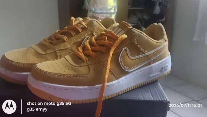 Vende se tênis Nike Air,não é original e nunca foi usado,tamanho 37 e não entrego