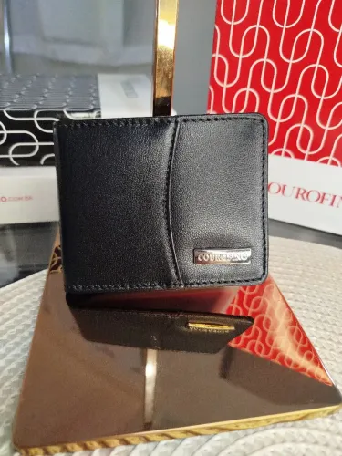 Carteira masculina Couro Fino, no tamanho pequeno.