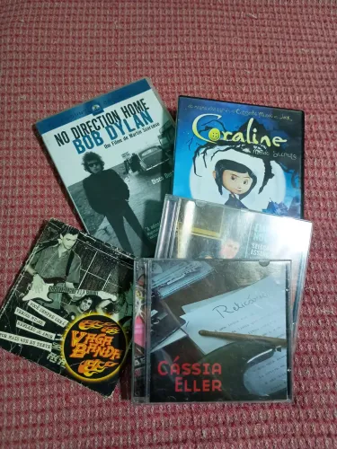 Diversos cds e dvds