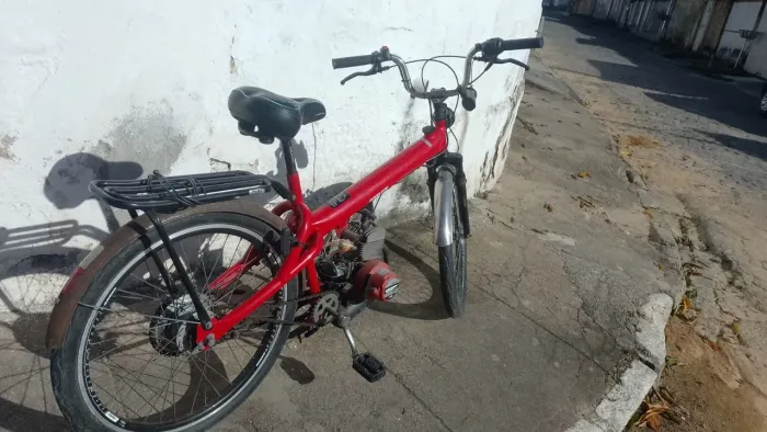Bicicleta com motor 2 tempos semi nova