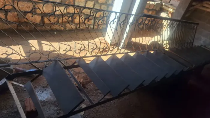 Escada reta de ferro 
