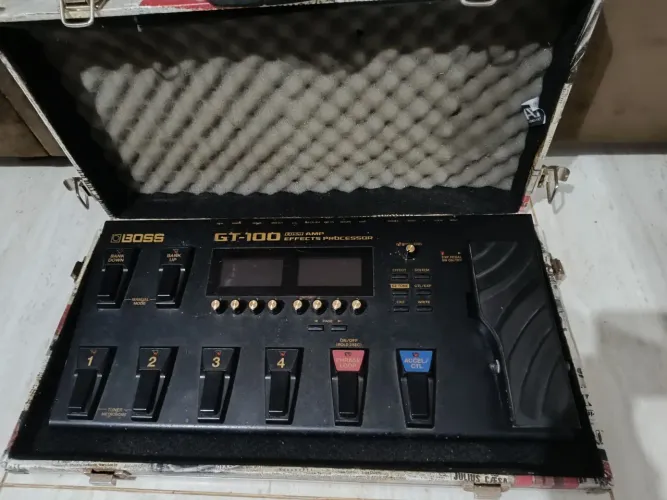 Vendo pedaleira Boss GT 100