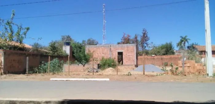 VENDE-SE IMÓVEL EM MATIAS CARDOSO, COM CONSTRUÇÃO EM ANDAMENTO, R$: 105 MIL