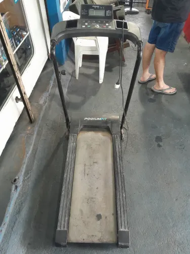 Vendo esteira PODIUMFIT com motor sem funcionar