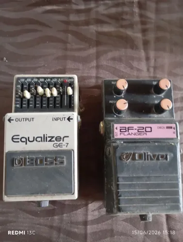 Pedal de guitarra flanger e equalizer 1.000 pra sair rapido