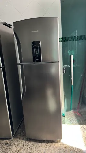 Geladeira fross free, inverter Panasonic. 387 litros.