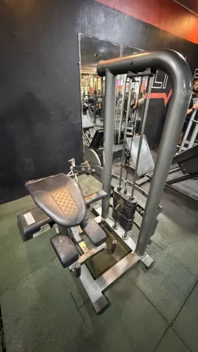 Academia com equipamentos completa, Aparelhos de musculação