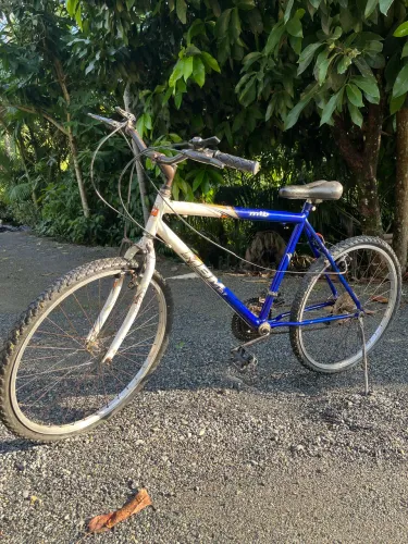 VENDO URGENTE Mountain Bike aro 26 usada 