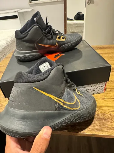  Nike Kyrie Flytrap IV
