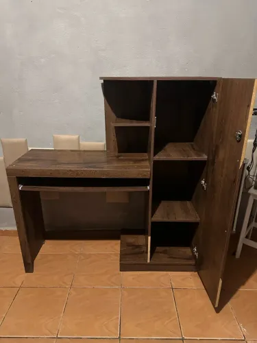 Vende se mesa de computador