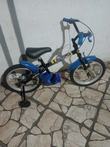 Bicicleta infantil aro 16 com personagem do Batman