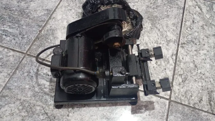 Vendo uma máquina de cópia chave mais 350 ? ?