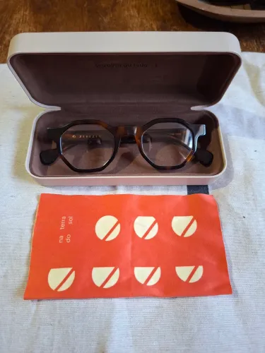 Oculos zerezes