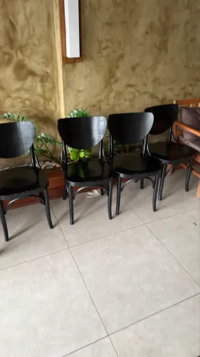 Cadeiras madeira 4 und