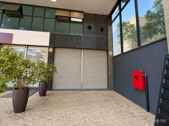 Loja comercial com 02 vagas em Belvedere