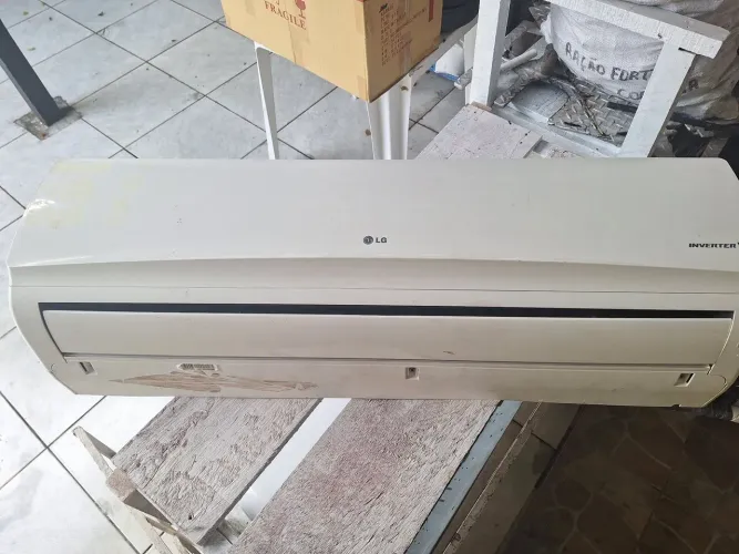 Vende-se Ar- Condicionado Inverter 18000btus da LG
