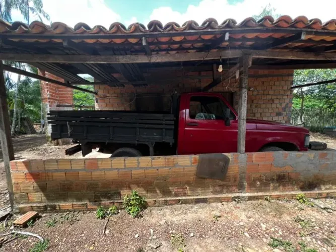 Vendo uma D20 vermelha