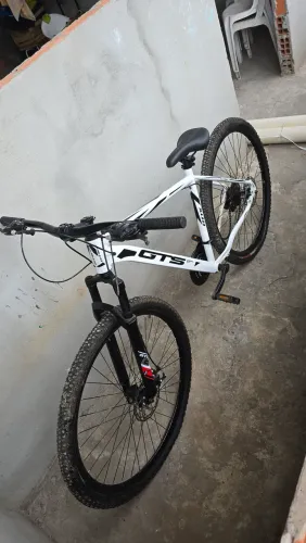 Bicicleta Aro 29 Gts Alumínio Rdx 24v Freio A Disco Cor Branco/preto Tamanho Do Quadro 19