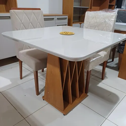 Mesa de 4 lugares 90x90 tampo de vidro