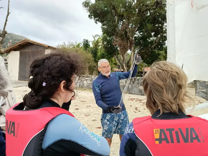 Curso básico de vela, monotipo dingue em São Sebastião