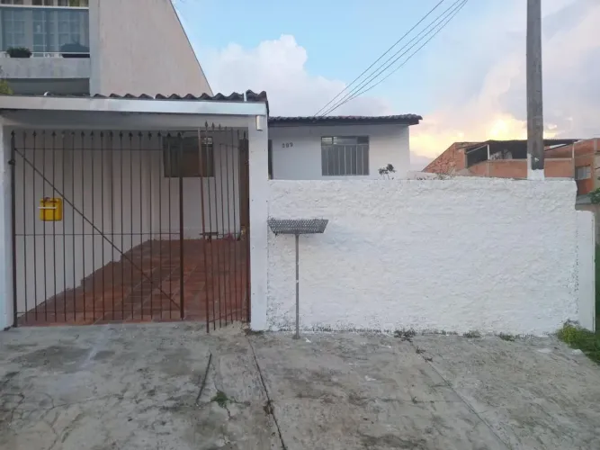 Alugo Casa direto com proprietário no pilarzinho casa bem arejada