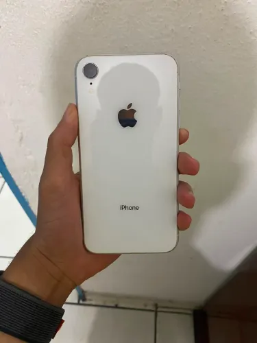 iPhone XR branco 64 gigas