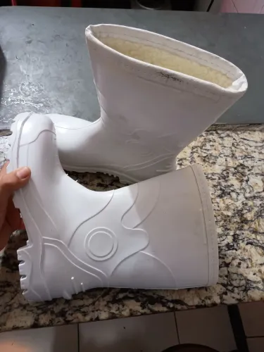 Vendo bota operacional impermeável Bracol Acqua Lev de PVC branca com forro térmico.