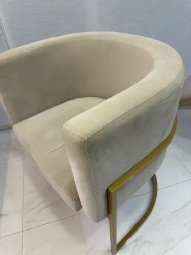 Par de Poltronas em Veludo Fendi com Base Dourada - Excelente Estado