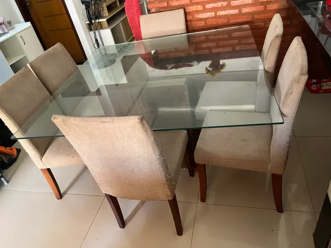 Mesa com 6 cadeiras