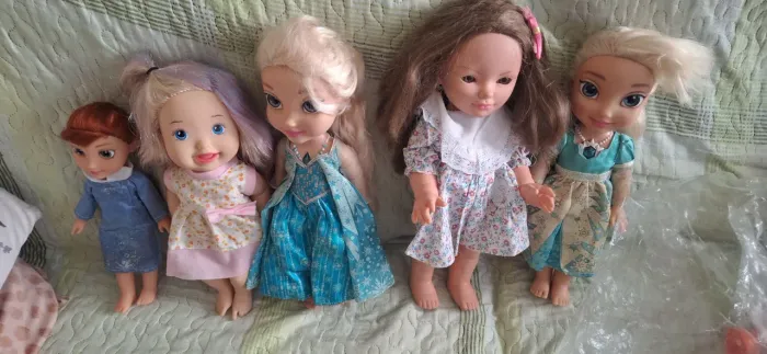 Lote de bonecas menina