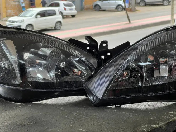 Par Farol Corsa Montana 2003 2004 2005 06 2012 Mascara Negra e Cromado 