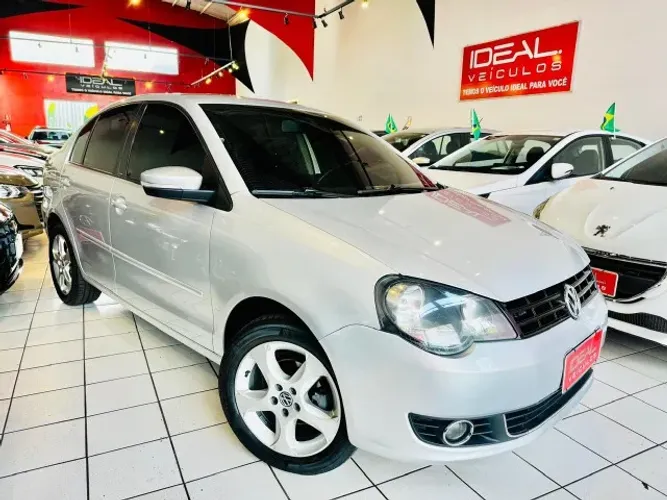 Volkswagen Polo Sedan 1.6 MI Total Flex 8V 4P 2014