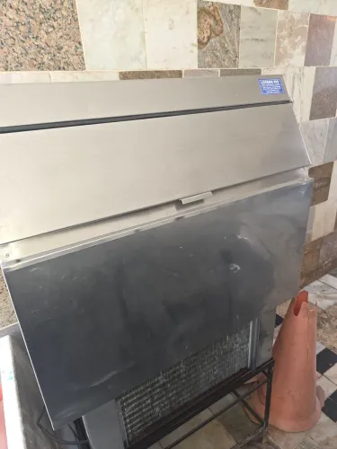Vendo máquina de gelo Evereste EGC 150 220v
