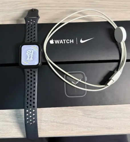 Apple Watch Nike SE Space Gray Aluminum Case 44mm