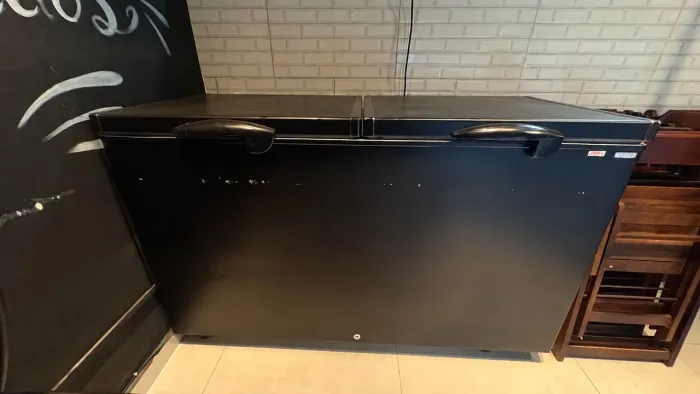 Freezer horizontal preto