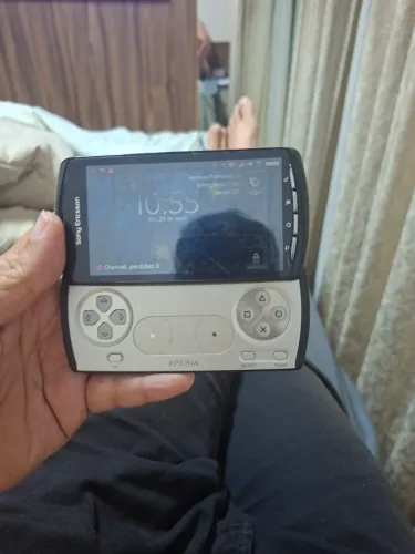 Sony xperia play ( Playstation)