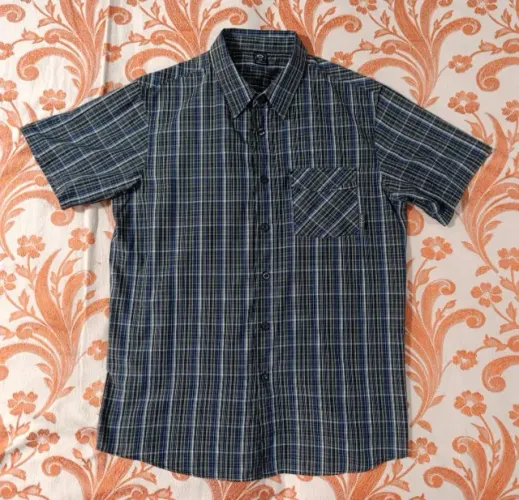Camisa Oakley xadrez manga curta, tamanho G