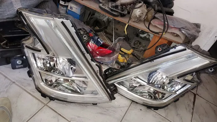 Vendo este par de farol da Scania volvo de LED