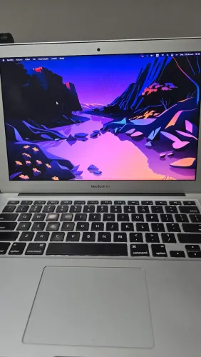 MacBook Air (13-inch, 2017)