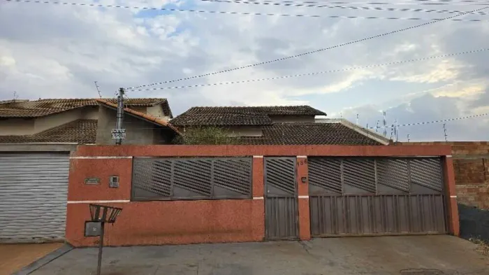 CASA RESIDENCIAL em SANTA HELENA DE GOIÁS - GO, Parque Residencial Isaura