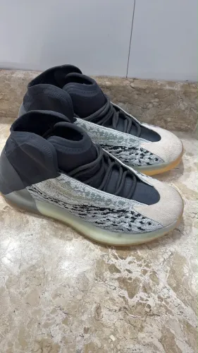 Tênis adidas Yeezy QNTM basquete frozen blue (aceito trocas e negocio valor )