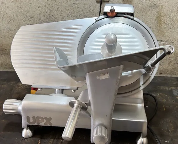 Fatiadeira semiautomática Gural laser UPX300