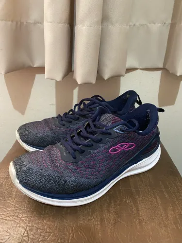 Tênis Olympikus feminino com marcas de uso 