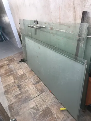 Porta-se vidro de correr com puxador