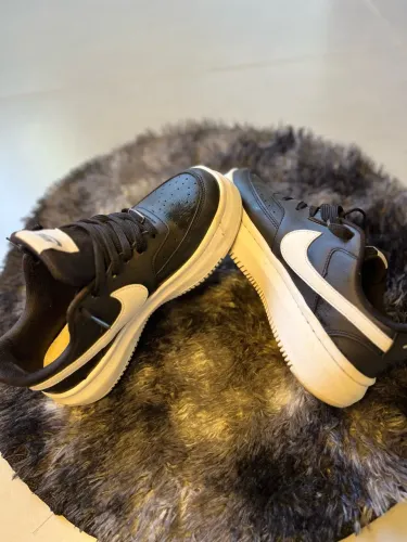 Nike court vision preto e branco